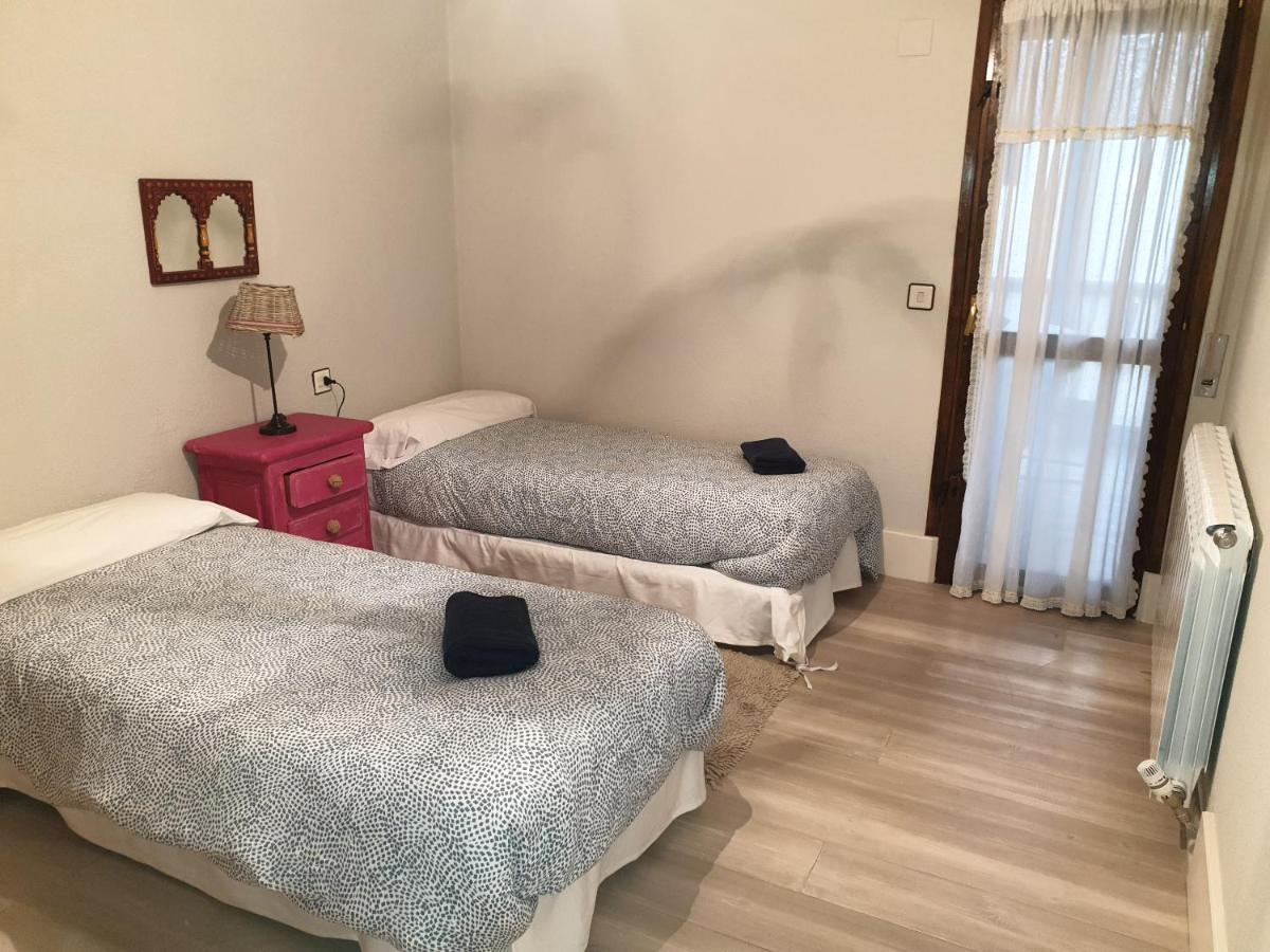 Apartamento Los Valles Хака Екстер'єр фото