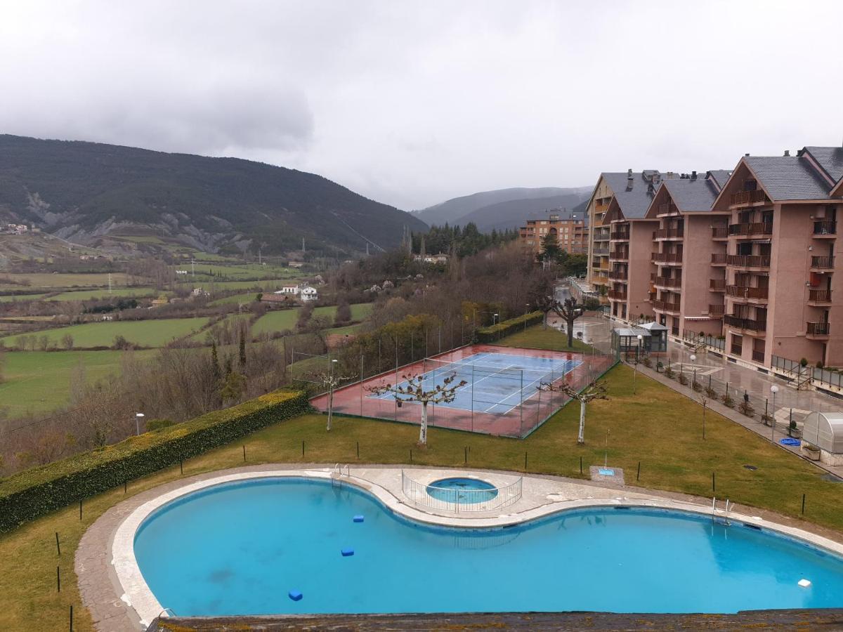 Apartamento Los Valles Хака Екстер'єр фото